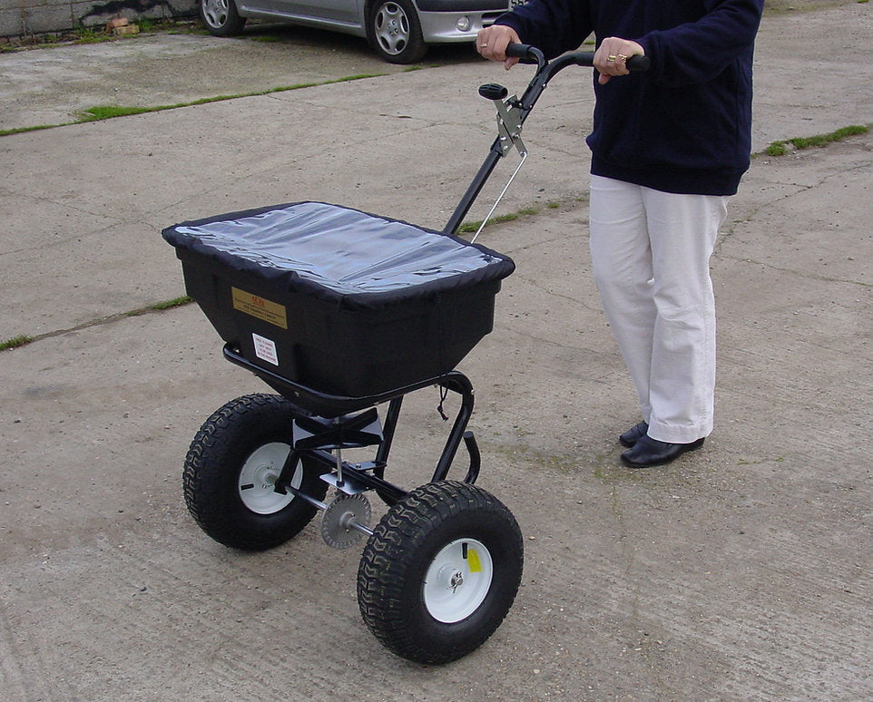 Pedestrian Disc Spreader- Ref SSS2 – Garden Machinery Superstore